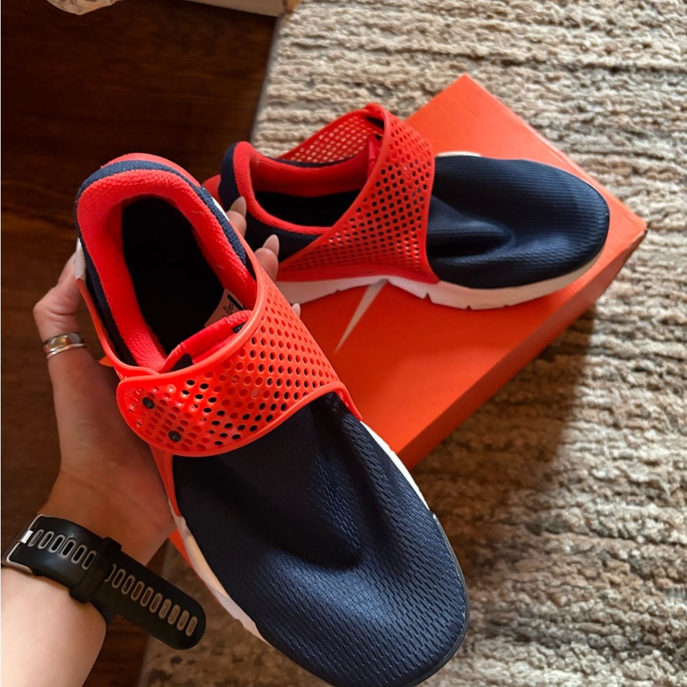 Nike Sock Dar GS 6Y (WMNs 7.5)